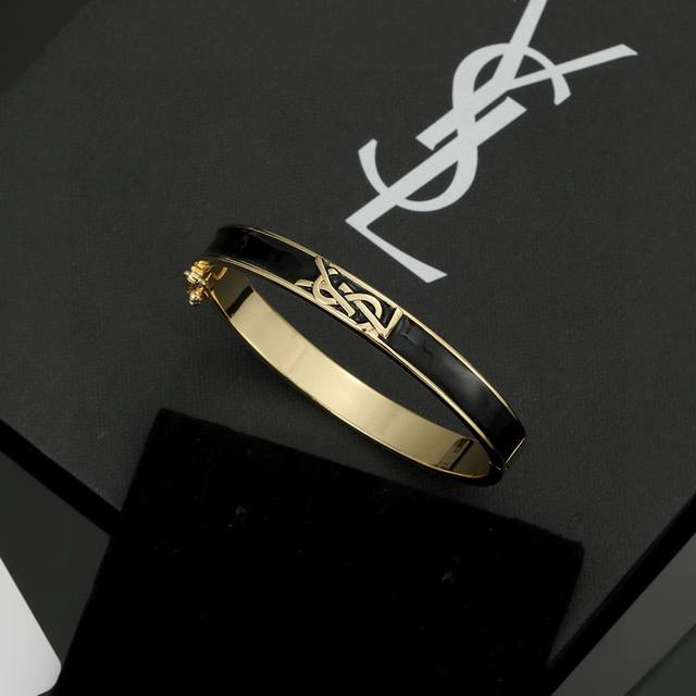 Saint Laurent YSL bracelet, classic, luxurious, fashionable, and versatile, is a