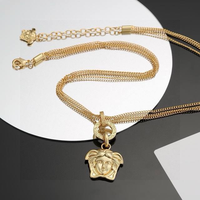 This Versace gold necklace is an elegant accessory, featuring a Medusa head and