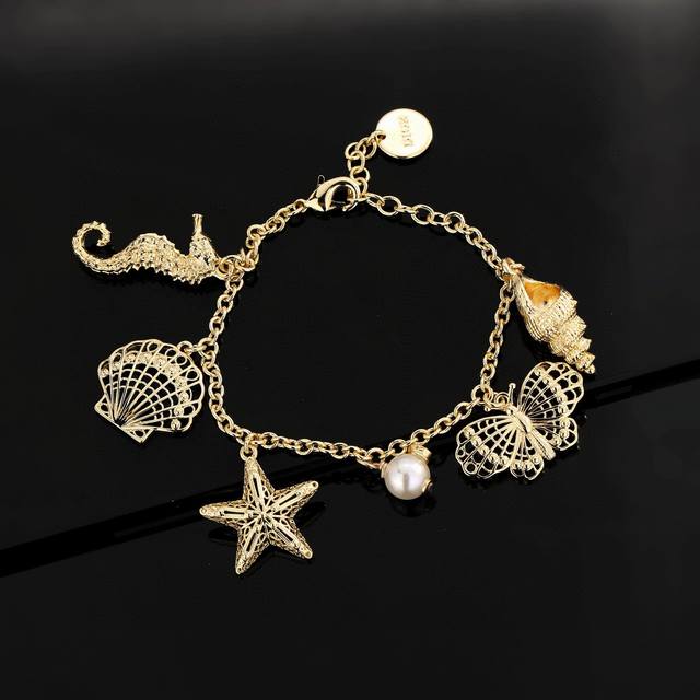 Dior's new Ocean Collection bracelet, exquisite and elegant. The gold-tone Ocean
