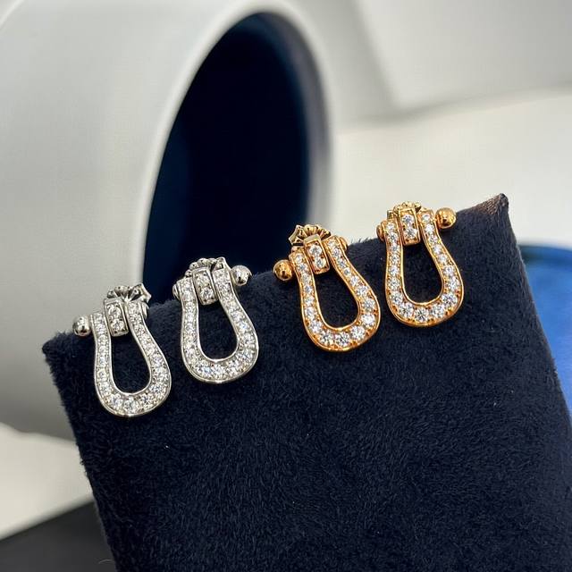 New designer pull-tab, large horseshoe buckle earrings with full diamonds