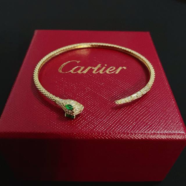 Cartier Panther Head Diamond Bangle, High-End Custom Version. Featuring a classi