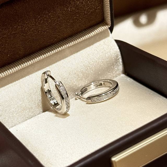 A6335 Brand new rhinestone hoop earrings, simple, elegant, versatile, non-fading