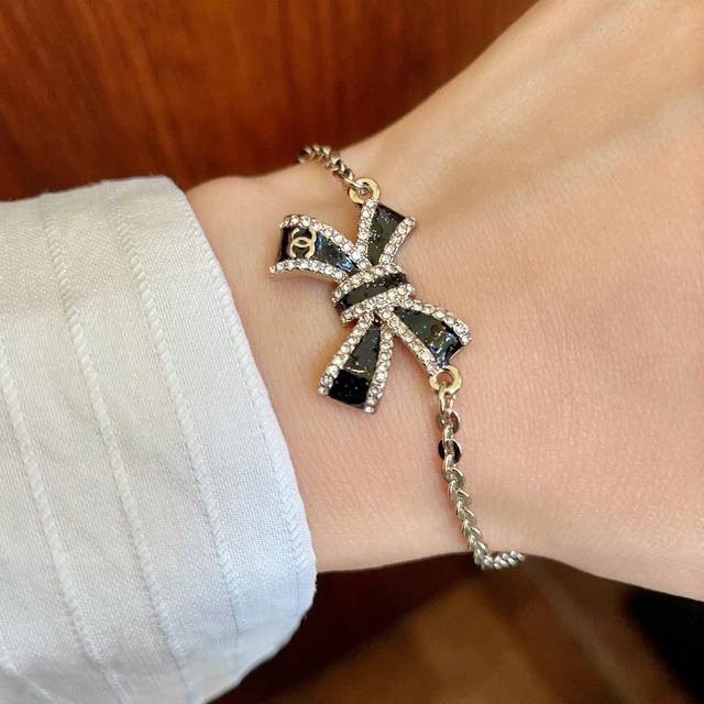 Chanel double C bow bracelet Ddd