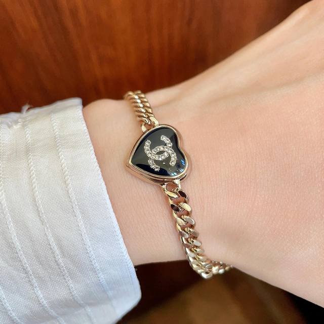 Chanel Heart Double C Bracelet Ddd