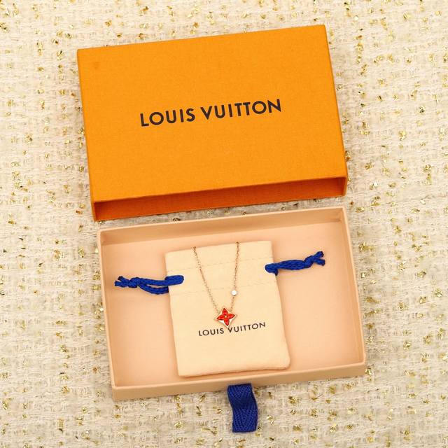 202889 We present the Zp limited edition carnelian necklace and bracelet, now in