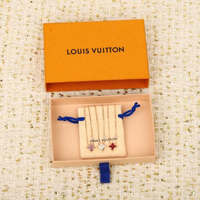 202889 We present the Zp limited edition carnelian necklace and bracelet, now in