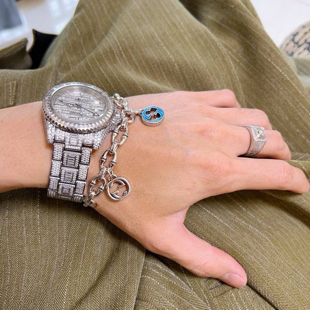 Newly released luxury version bracelet. Pay attention to the details