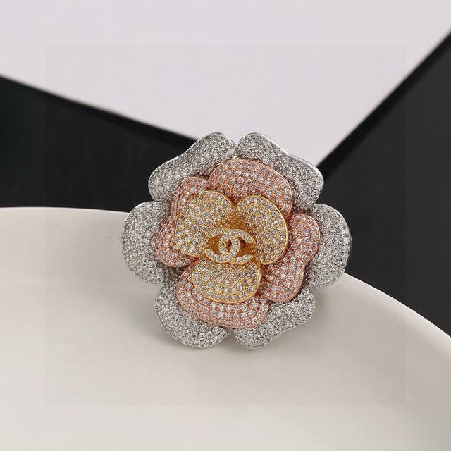 Chanel high-end double C camellia brooch, the only original item in the industry