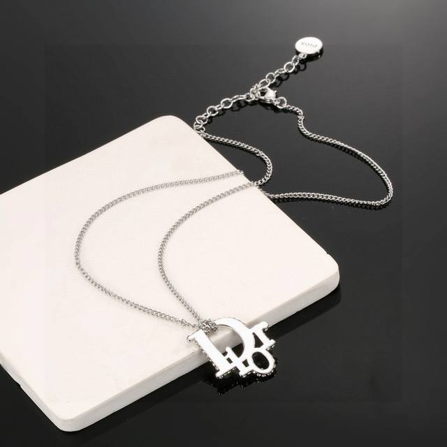 Dior's new Jadior necklace, loved by top brands, features strong metal lines and