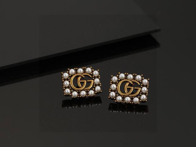 Gucci Double G Series Stud Earrings, Pearl and Diamond Style. Gucci stud earring