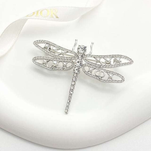 Code A672 0267820 Dior Brooch Hot Selling Item - New Arrival! Dior Rhinestone Dr
