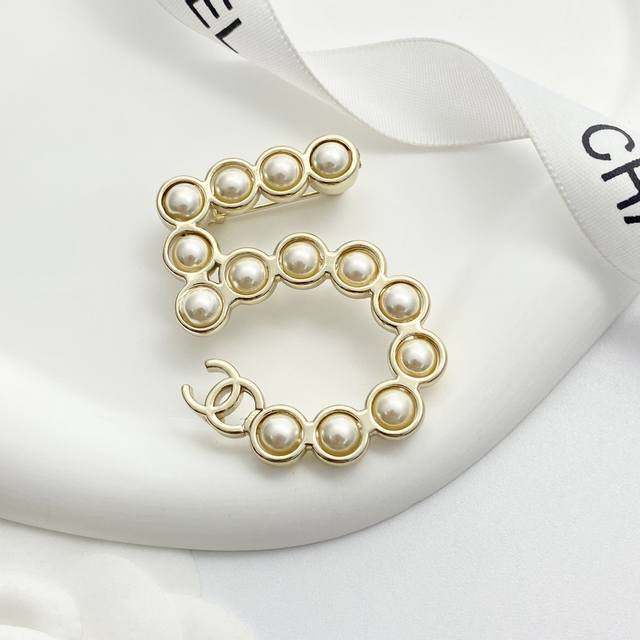 Code A671 0257825 Chanel Brooch Hot Selling New Arrival Chanel 24 Pearl Brooch C