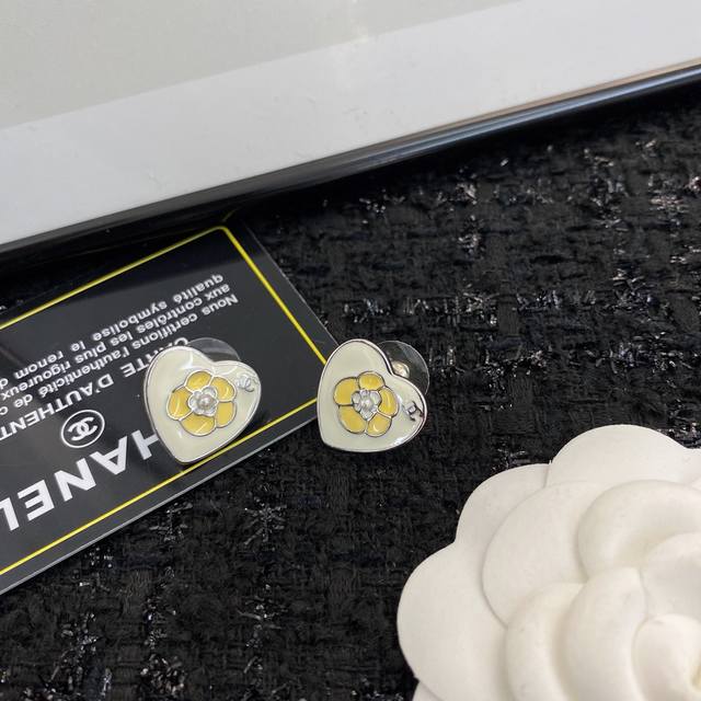 Code E725 0857840 Chanel-style earrings, a hot-selling new arrival! Exclusive hi