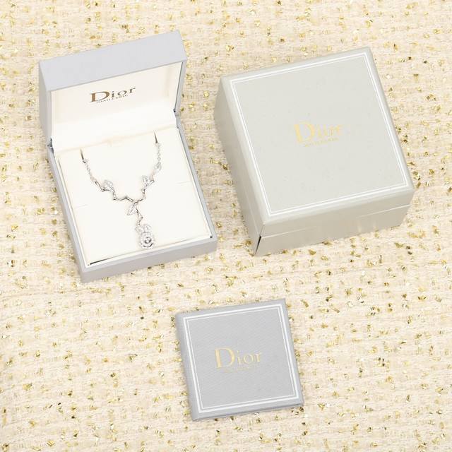 206192 We produce rose necklaces, and can customize 18K genuine gold and diamond