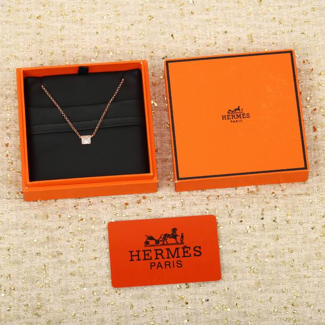 210437 We produce diamond necklaces, customizable with real gold and diamonds. W