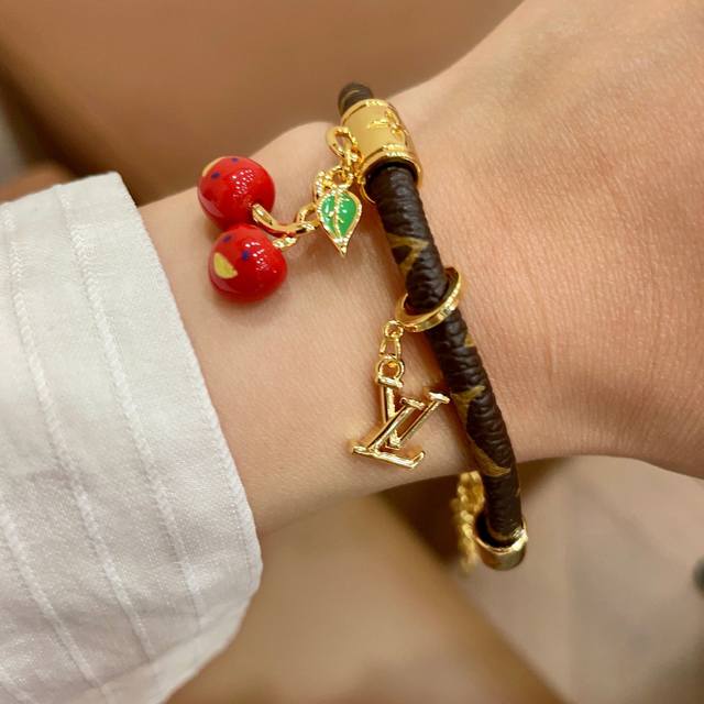 New 2025 Original Single Item Louis Vuitton Wide Leather Print Bangle. Made with