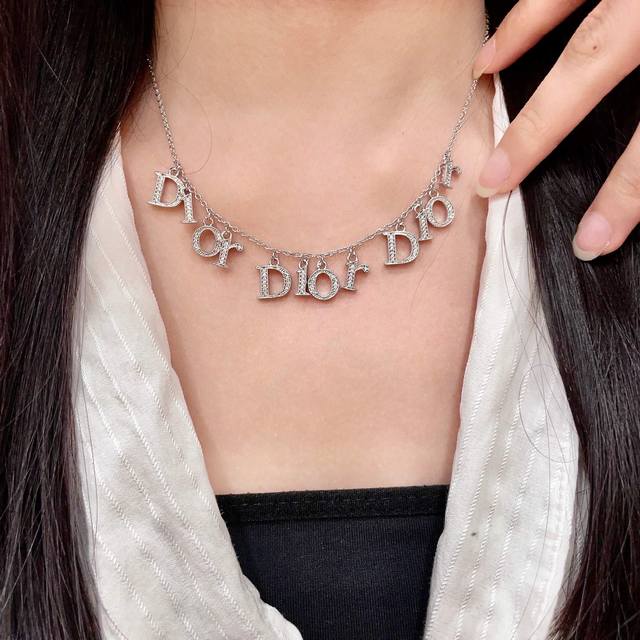 Dior vintage necklace, identical to the original, made of brass, sweet and elega