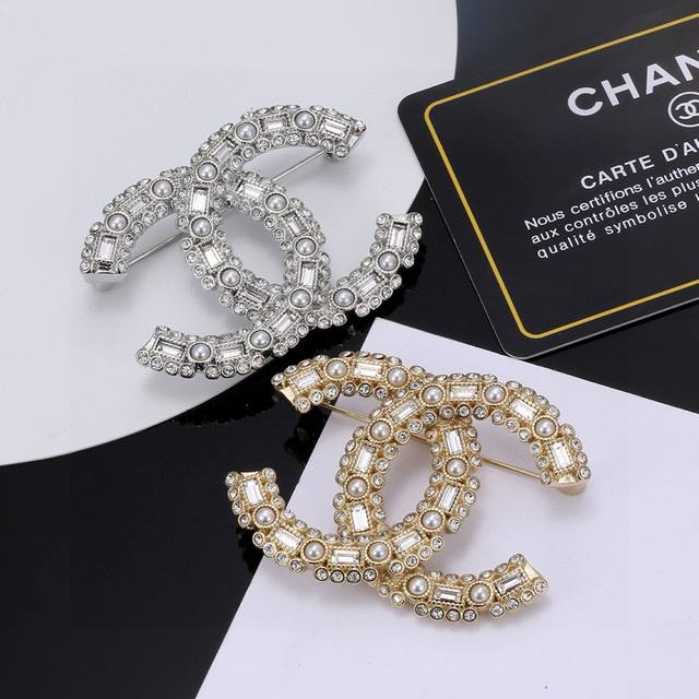Chanel's most popular brooch, the most classic style without a doubt. It exudes