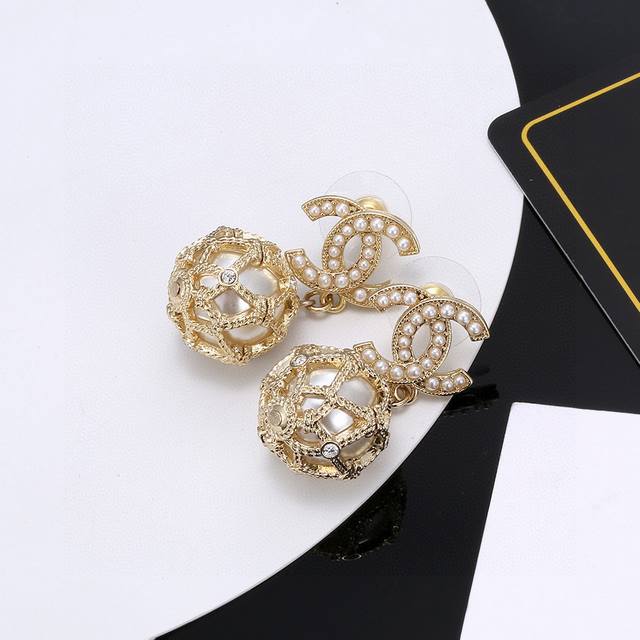 Chanel Early Summer New Egypt Series Double C Earrings: Made with the same mater