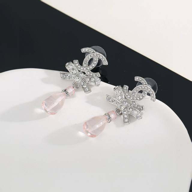 Chanel classic double C bow full diamond acrylic stud earrings. These are versat