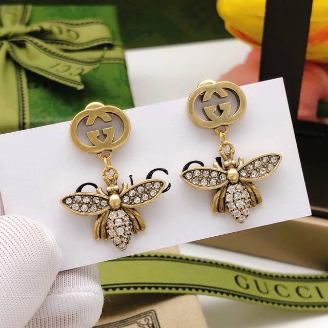 Item No. Ged0037 Gucci Two Bee Earrings with Diamonds Ddd