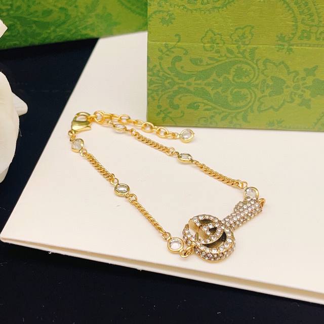 Item No. Gsl0015 Gucci Crystal Double G Key Set Bracelet Ddd