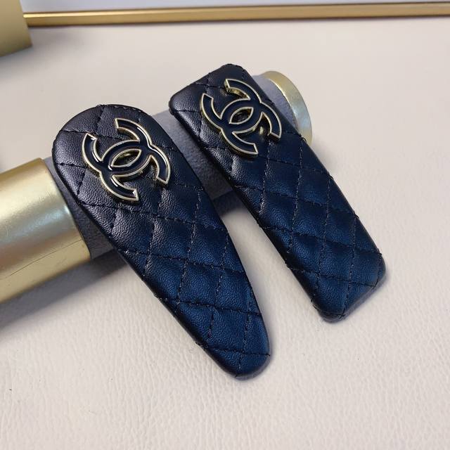 Chanel Mini Hair Clip Chanel Hair Clip Lambskin Diamond Quilted Oil-Pressed Clip