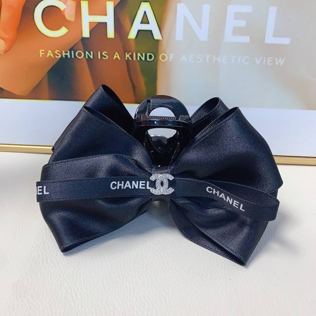 Chanel Mini Clip Chanel Claw Clip Bow Logo Claw Clip Elegant and Versatile Every
