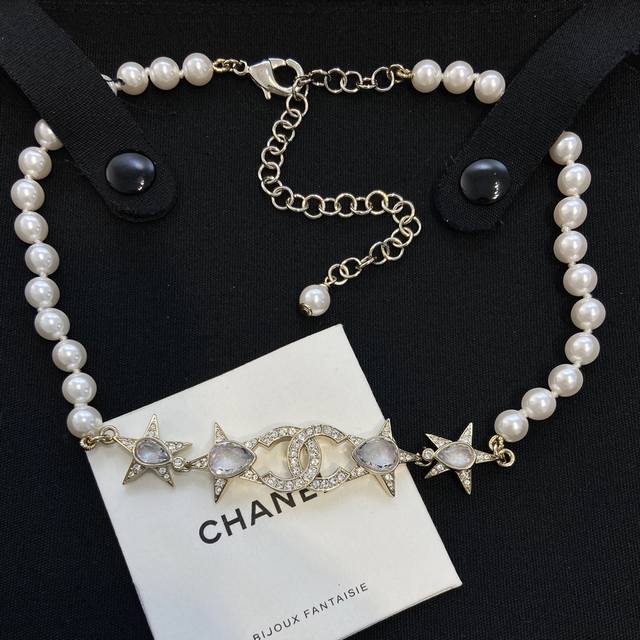 Xx830 Ch Nel Gradient Star Choker A classic double C necklace that appears every