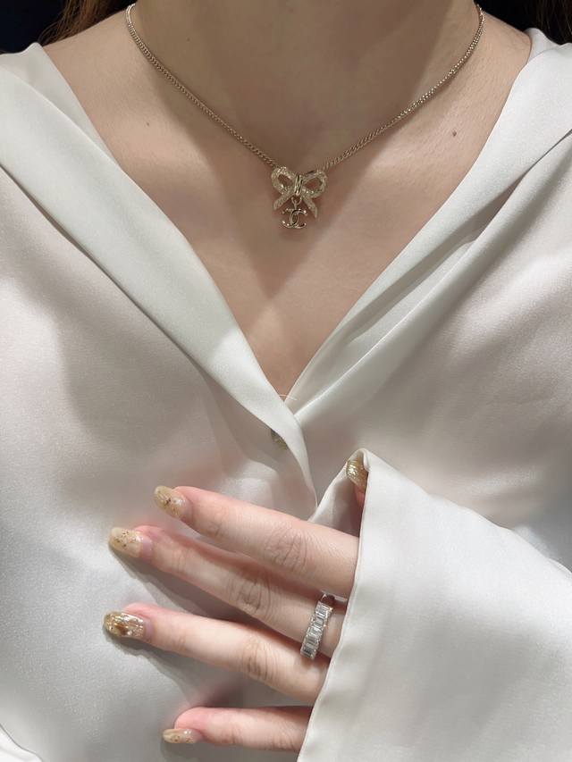 250584 Our product is a pre-sale item, shipping at the end of the month. Zp6240