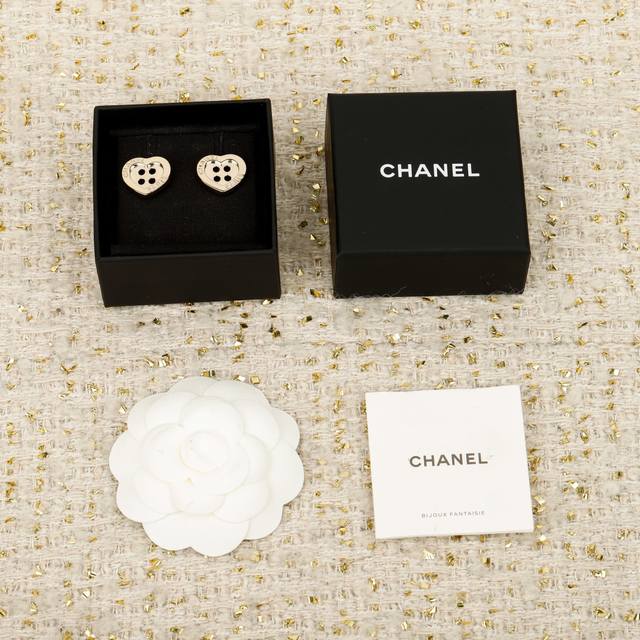 250555 We produce Zp5850, bulk inquiries welcome. Chanel button heart stud earri