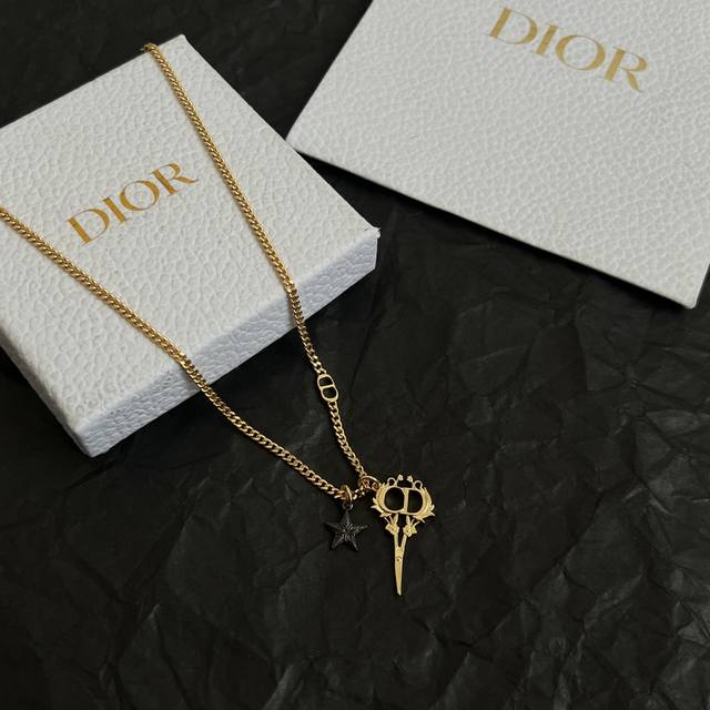 Dior vintage necklace, identical to the original, made of brass, sweet and elega