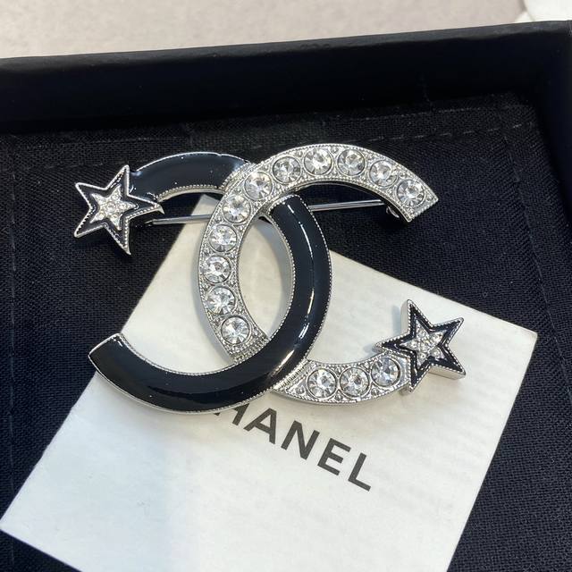 Image Search Code: Xz0780 Ch Nel Star Double C Brooch - Wow, so beautiful! A mus