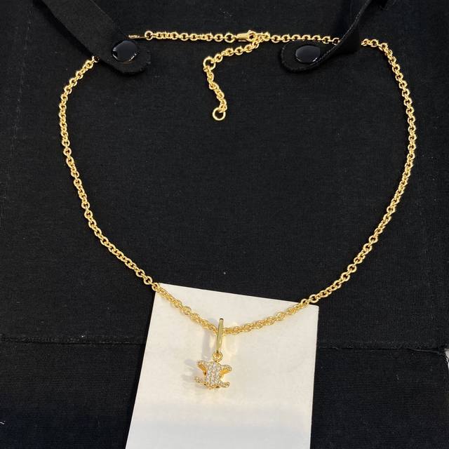 Cx0117 Celin Triomphe Crystal Sparkling Necklace A stylish, simple, and highly c