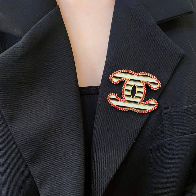 Chanel Double C Diamond Brooch Ddd