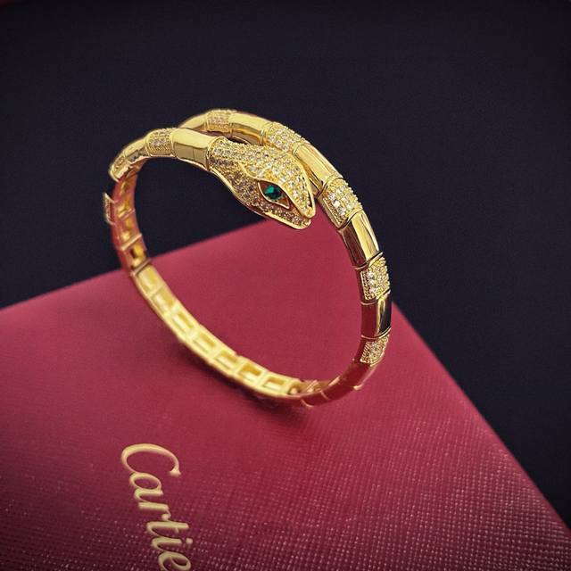 Cartier Serpenti Head Diamond Bangle, High-End Custom Version. Diamond setting c