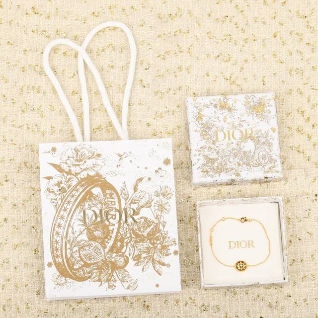 203502 We produce the Rose Des Vents compass bracelet Zp18200+. Look for the onl