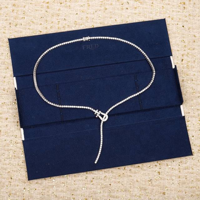 208856 We produce horseshoe-shaped full-diamond necklaces, custom-made with genu