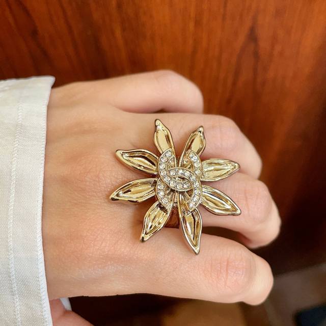 Chanel-style double C logo ring! I can't help but rave about this one the moment