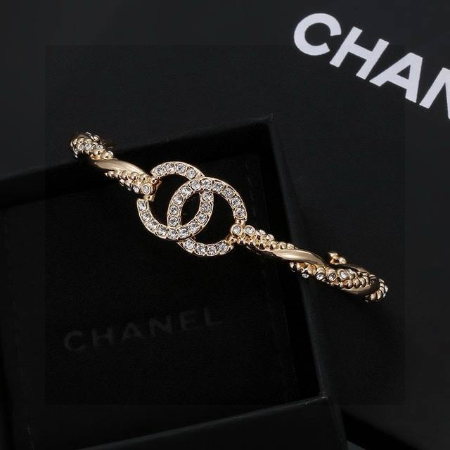 Ch Nel Chanel's new bangle, crafted with high-end quality and meticulous workman