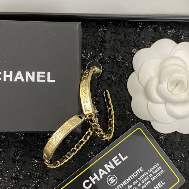 Code E933 0857845 Chanel-style earrings, hot-selling new arrival! Exclusive high