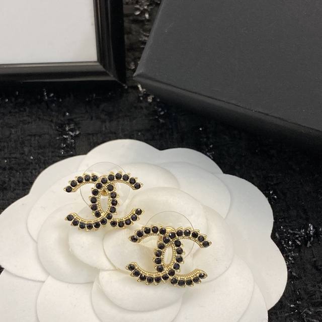 Code E783 0945780 earrings, hot-selling style, newly arrived! Ddd, same as the o