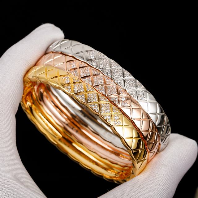 204648 We offer a wide diamond-plated quilted bangle, Zp120, 500+ pieces. For bu