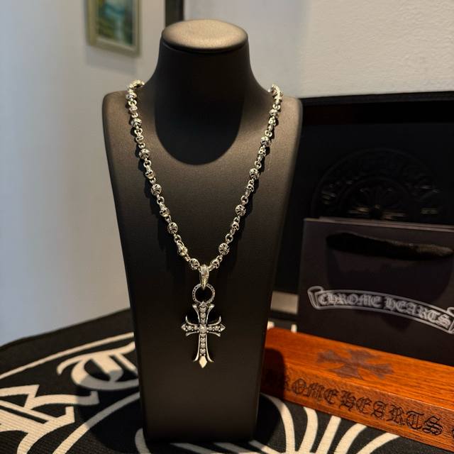 New boutique quality Chrome Hearts classic retro floral ball skull necklace with