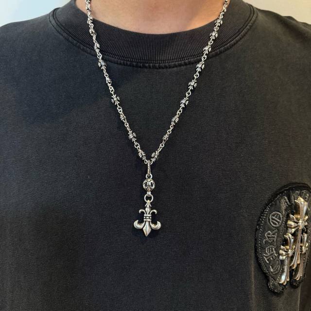 New boutique quality Chrome Hearts classic white diamond crossbow pendant with e