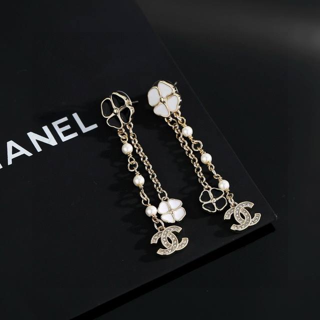 Chanel light gold black and white flower earrings are a trendy early spring styl