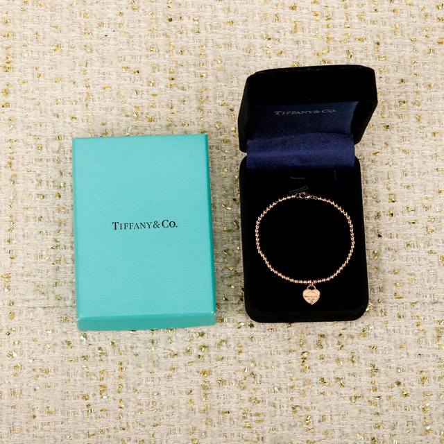 250578 We present the Tiff Ny Hearts series: Simple Love, for Love That Is Simpl