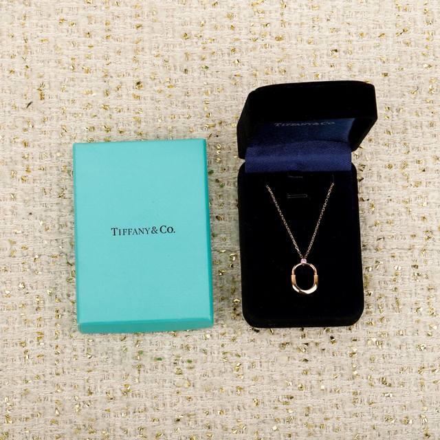 250425 We produce Lock single diamond necklaces, customizable with genuine gold