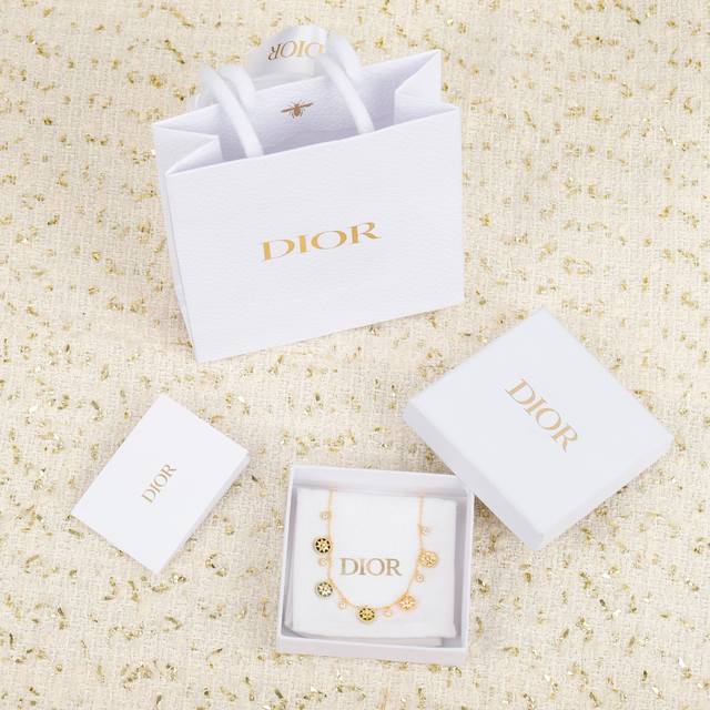 203828 We produce compass necklaces Z 00+. We are the only supplier that truly p