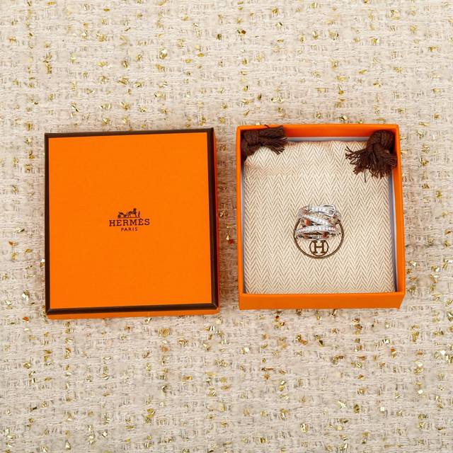 250520 We produce the Etriviere three-strand ring, available for custom order in